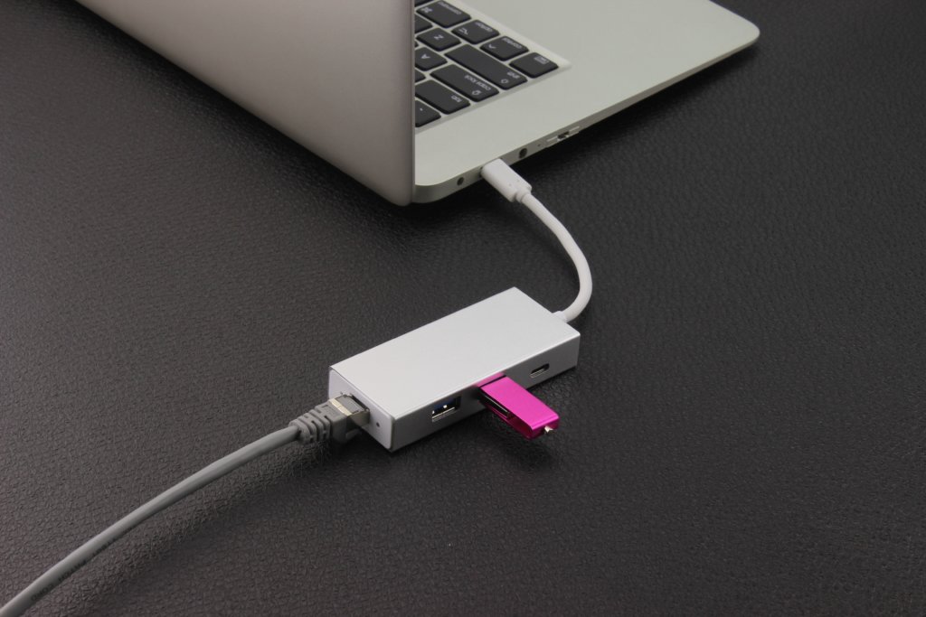 USB Type-c ハブ：MacBook Air  必須アクセサリー